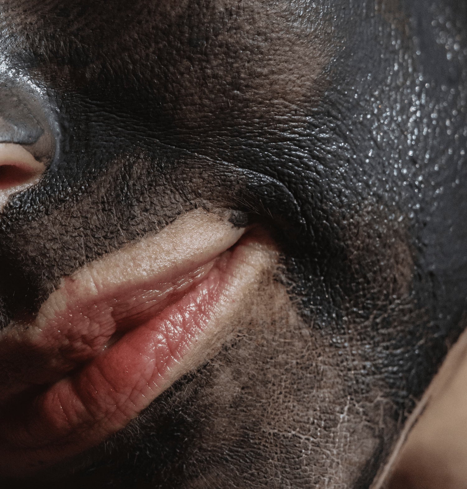 gezicht met houtskool masker, platinum behandeling